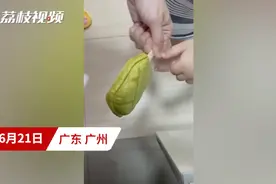 妈妈做馒头雪糕糊弄萌娃：吃得很开心图片
