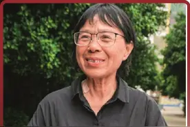 无儿无女，身患多种疾病 她拼尽全力改变了1800多名学生的命运图片