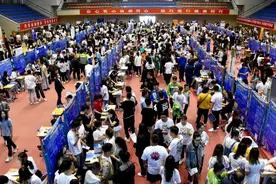 乌兰察布职业学院举办2021届毕业生大型招聘会暨2022届毕业生顶岗实习双选会图片