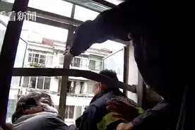 上海一老年痴呆阿婆爬出5楼窗外浑身发抖，过路外卖小哥立功图片