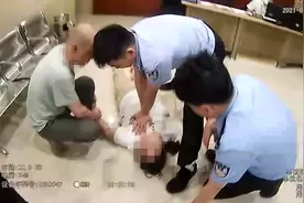 惊魂！倒地2秒女子失去脉搏，民警心肺复苏紧急救助图片