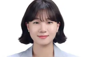 文在寅提名95后女大学生做秘书 引发韩国网民争议图片