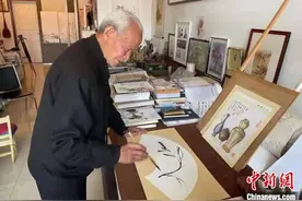 山西八旬老人创作2000余幅绘画作品 书写家乡故事图片