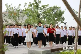 石家庄信息工程职业学院唱响《岁月征程》图片