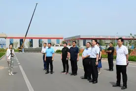 临沂市检察院朱广胜主任到莒南走访调研帮扶企业和帮包工作图片