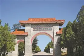 塔山寻踪：英雄就是塔，英雄就是山图片