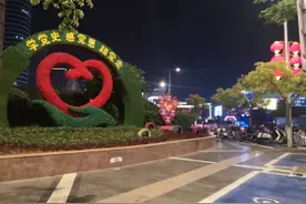 江苏徐州：“中国红”扮靓古彭城 庆祝建党百年氛围浓图片