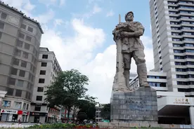 广州城里有条马路，被枪炮和玫瑰守护图片