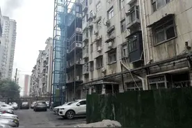 郑州一家属院居民众筹40多万装电梯，结果烂尾了？图片