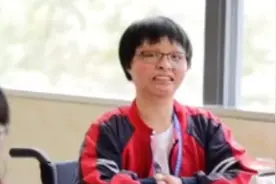 “火场救弟致残”女孩超重本线23分，想考有电梯的大学