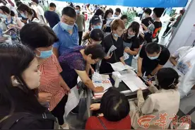 西安这场高招会太火爆！近10万名考生、家长面对面咨询招办老师图片