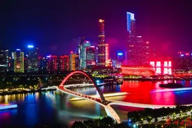 海心桥开通后，市民可以凭预约号登桥图片