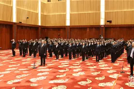 誓言铿锵 责任在肩！全省各地举行新党员代表入党宣誓活动图片