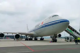 首批“贵客”进驻 国航B747和A330“锦礼号”飞抵天府国际机场图片