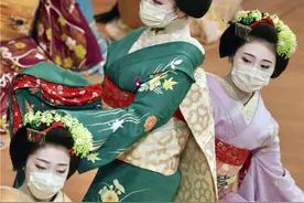 日本舞妓加紧排练 为联合舞蹈表演做准备图片