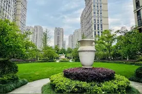 别人家的小区！杭州一小区加装电梯空调，业主直呼：真爽图片