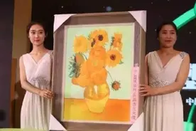脑瘫小伙用画笔追梦 一幅油画卖了40万图片