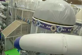 连续降雨 家长带娃室内锻炼图片