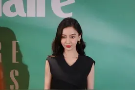 Angelababy黑色连衣裙出席活动 长发披肩气质温柔图片