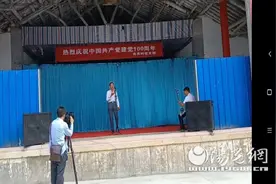 凤翔区彪角镇：党员登台展歌喉颂党恩图片