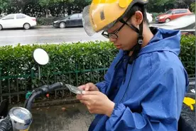 超励志！小哥二次高考623分：边送外卖边学习视频封面