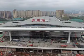 最新现场！高清多图！探访绵泸高铁泸州站：酒樽立柱和油纸伞天窗亮了图片