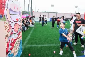 孙继海、吴承瑛一起亮相上海闵行，国足最强“两翼”携手从事基层青训？图片