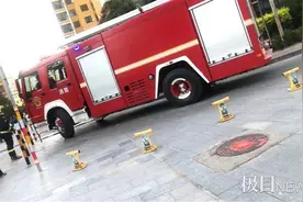 居民在阳台烧烤引发冒烟，居民误以为起火报警图片