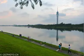 安徽六安：夏日黄昏 月亮岛上美如画图片