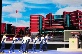 变舞台为讲台 推动党史学习教育走“新”入“心”——宿州学院师生精彩演绎原创泗州戏《当代楷模—孟二冬》图片