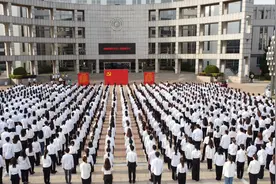 德州学院举行新党员入党宣誓仪式图片