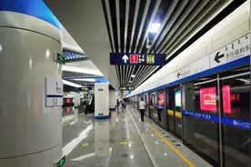 呼和浩特地铁安检升级！凡购买这些站点单程车票的旅客需实名登记乘车图片