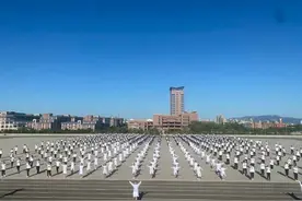 气势磅礴！力明学院师生千人共舞，致敬青春，献礼百年图片