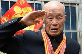 张儒信：战场生死一念间 每个人都会毫不犹豫为战友挡子弹图片