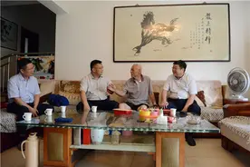 山东商业职业技术学院七一前夕走访慰问离休老党员图片