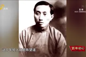 信仰的味道如此甜!他将墨水当红糖就着粽子吃下,满嘴乌黑不曾发现视频封面