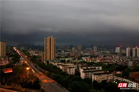 暴雨将至，网友镜头下株洲市暴雨前夕的夜晚图片