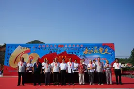 殷都区磊口乡举行“两优一先”表彰大会暨“奋进新百年，启航新征程”建党100周年文艺汇演图片