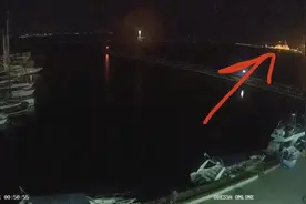 黑海又现诡异一幕：美国军舰停在港口，航行信号却显示其正逼近克里米亚图片