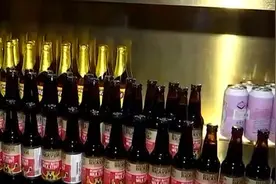 欧洲杯期间啤酒热销，部分地区零点后外卖啤酒单增长超三成视频封面