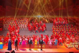 重温激情燃烧的岁月！建设组歌《人民心声》再现富国兴邦足迹丨山东省庆祝建党百年文艺演出图片
