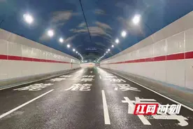 湖南湘江新区“网红隧道”试通车 梅溪湖到含浦只需5分钟图片