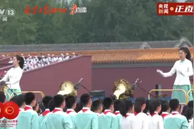 广场上3000人合唱如何“神同步”？靠的是14个分指挥图片