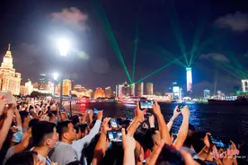 浦江光影秀点亮上海 同庆建党百年图片
