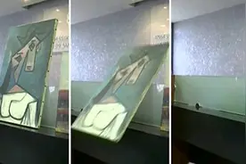 毕加索名画当众滑落到地上：失窃10年刚追回 现场一片惊呼图片