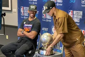 布克：有没有冠军，保罗都是历史最佳控卫之一图片