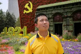 这几位外卖骑手受邀参加庆祝大会：我对未来生活也更有信心图片
