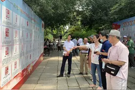 印章里的党史故事，松江区老年大学举办“百年百印”篆刻展图片