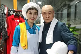 安平：冒着大雨彩排《伟大征程》，合唱一幕终生难忘图片