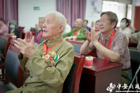 看到“七一”庆典盛况 安徽抗美援朝“老兵”们流下激动的泪水「组图」图片